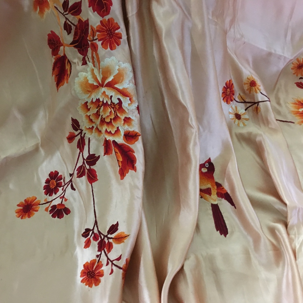 Hand-embroidered silk panel - Picture 2 of 2